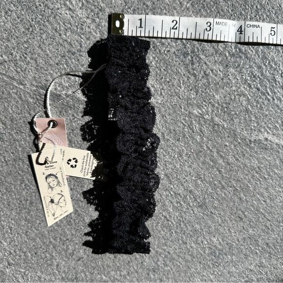 NWT Free People x HAH One & Done Lace Garter Headband Scrunchie in Noir (Black) - Picture 12 of 14